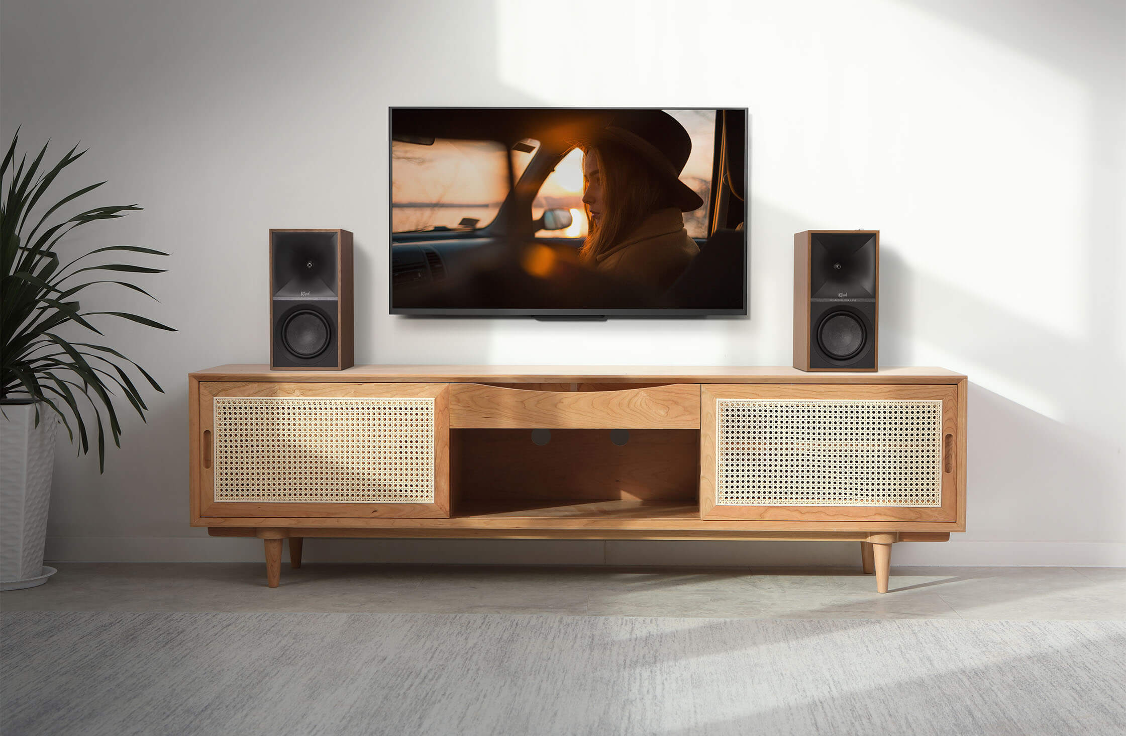 markenbilder-klipsch_0005_Sevens - Lifestyle 7 - Walnut_off